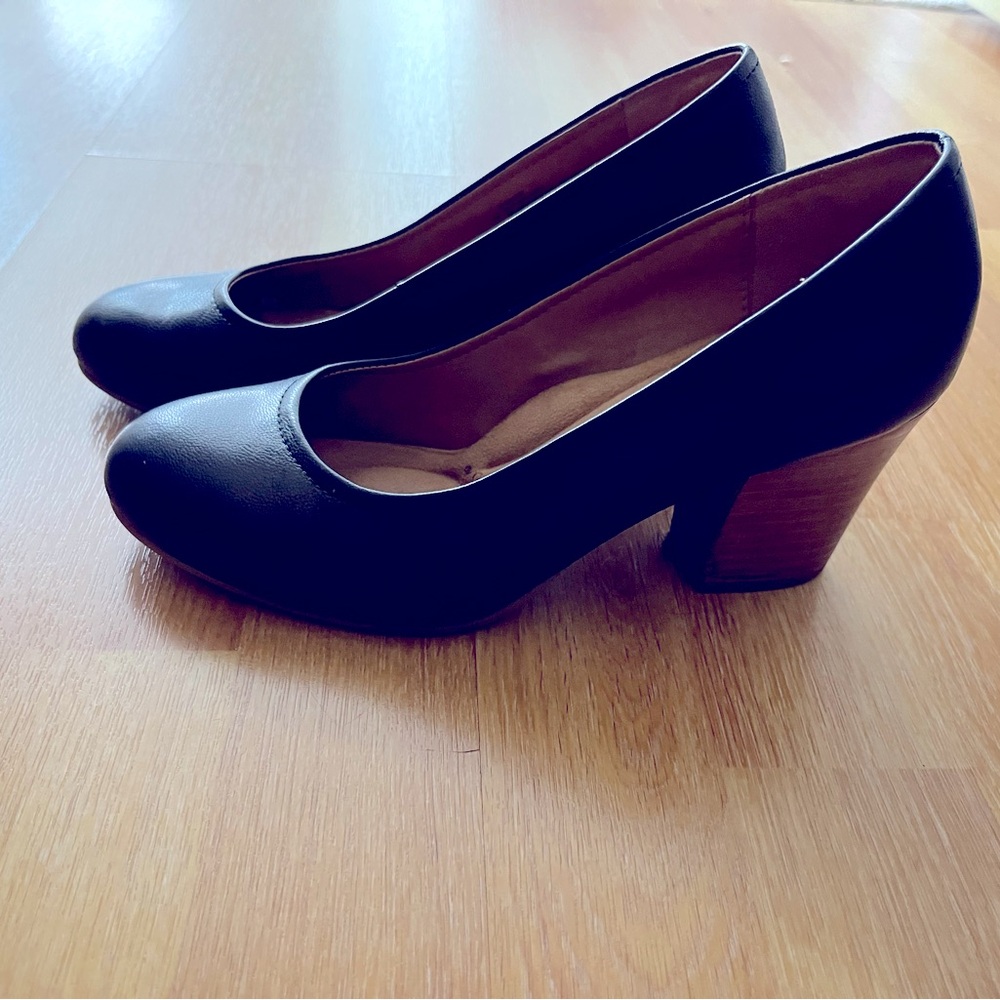 Leather Navy Sofft Pumps